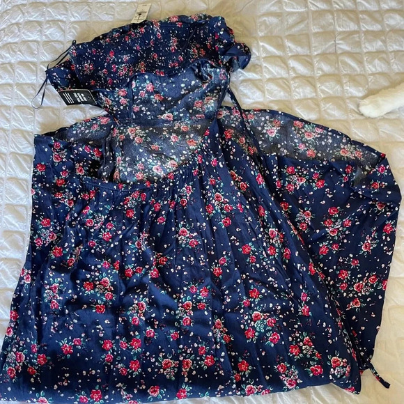 Express floral halter maxi dress - Picture 10 of 10